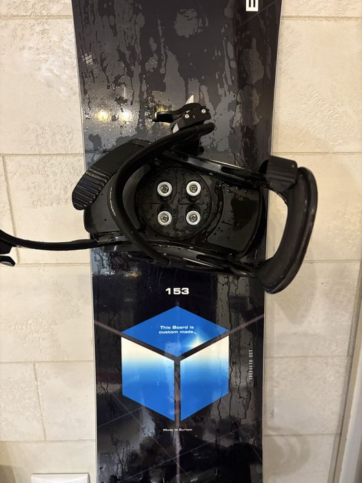 Placă snowboard 153 cm + legături – stare foarte bună