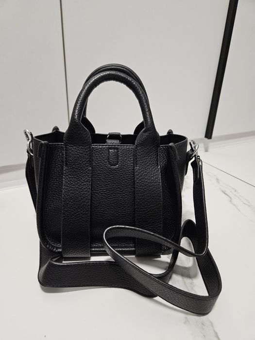 Нова дамска чанта с дръжки