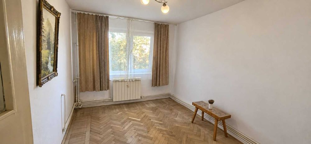Apartament 3 camere, 55 mp, etaj 3 – Micro 40, Galați – 60.000 € negociabil