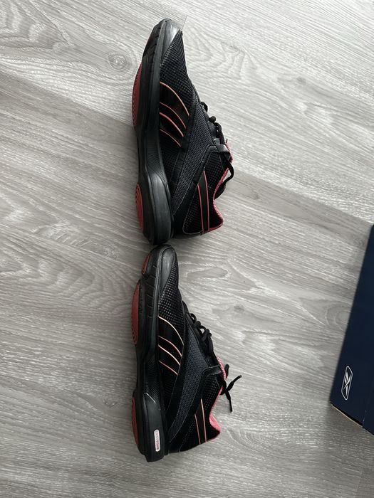 Продам кроссовки женские Reebok