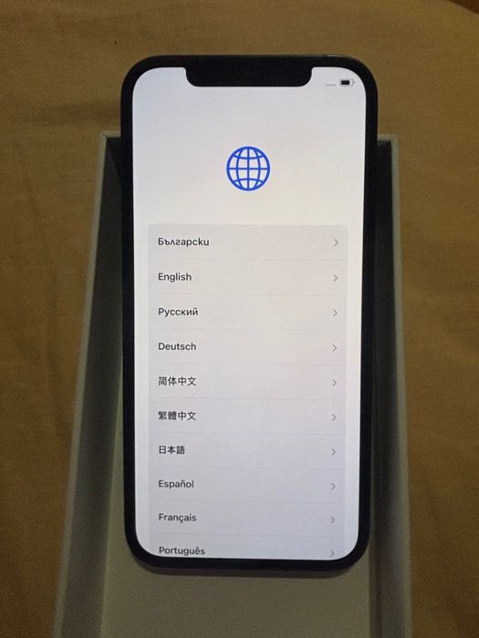iPhone 12 64 GB много запазен