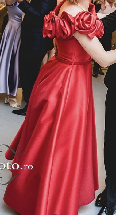 Rochie nașă roșie