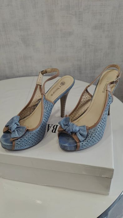 Продам босоножки туфли и сапожки