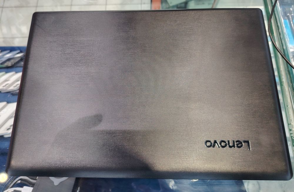 Lenovo offisni noutbuk