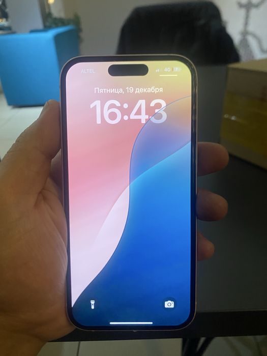 Продам срочно Айфон 15 128 гб