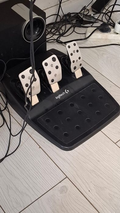Срочно!! Продам Игровой руль Logitech G29