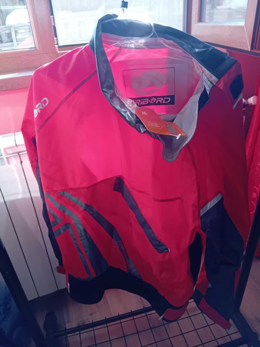Vând geci/jachete impermeabile navigatie, protectie vant, ploaie - noi