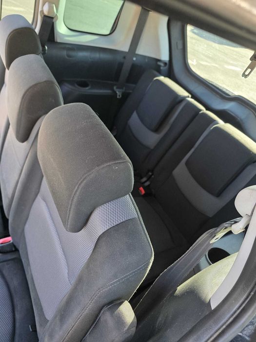 Mazda 5 - 2.0 diesel, an 2008 , 7 locuri , navigatie mare cu android