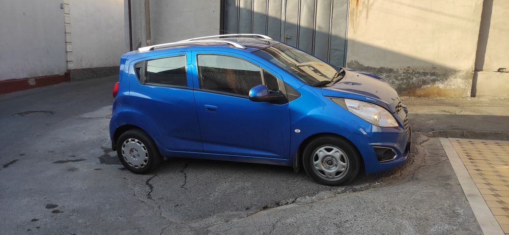 Срочно сотилади спарк 2014 йил