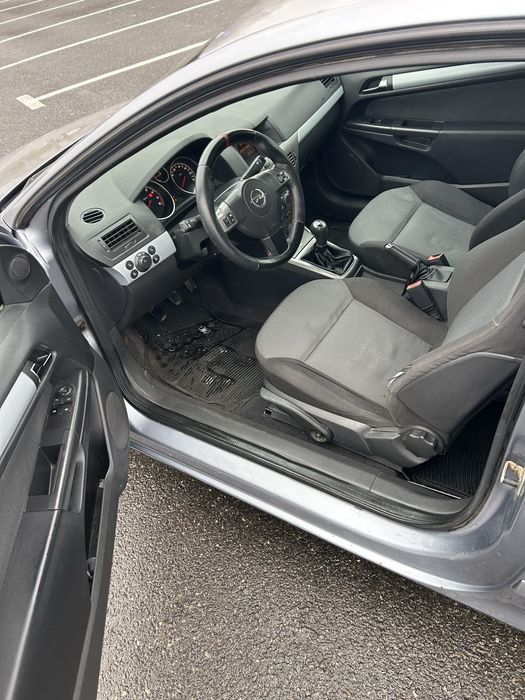 Opel  astra  GTC
