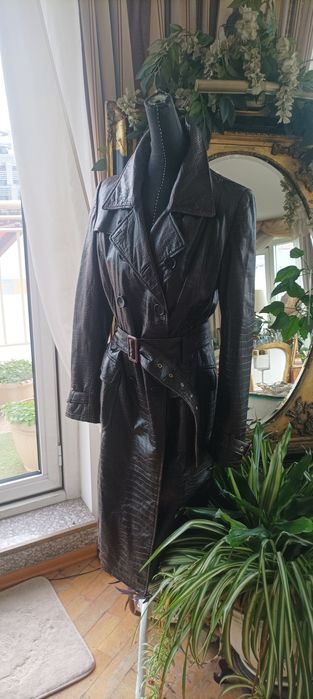 "YOGO", Уникален кожен ТРЕНЧКОУТ, НОВ, с идентификационен  ном