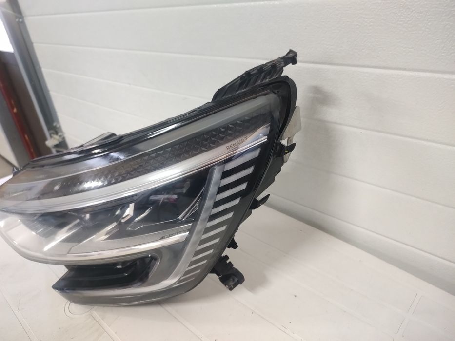 Far stânga Megan 4 facelif cod 260694081R