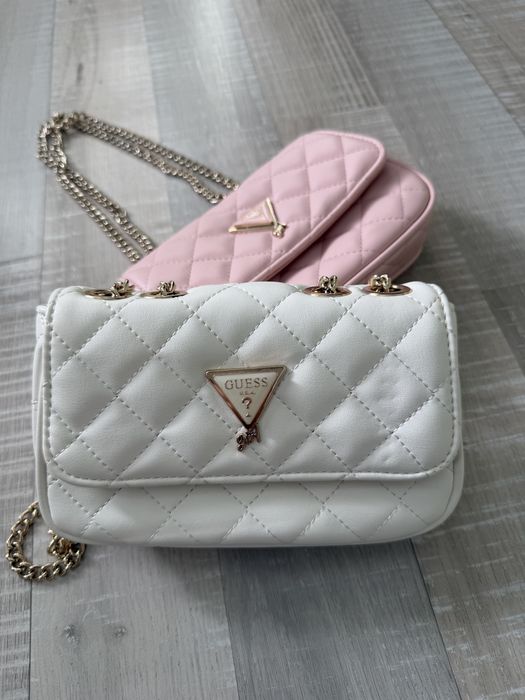 Дамска чанта GUESS