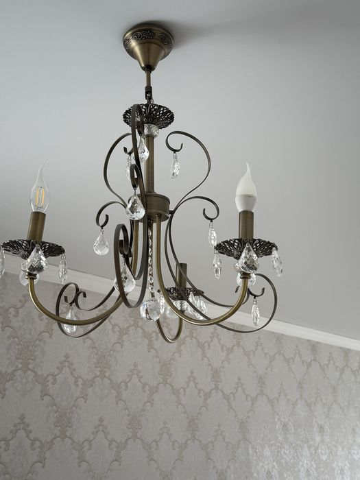 Продам люстры 2 штуки