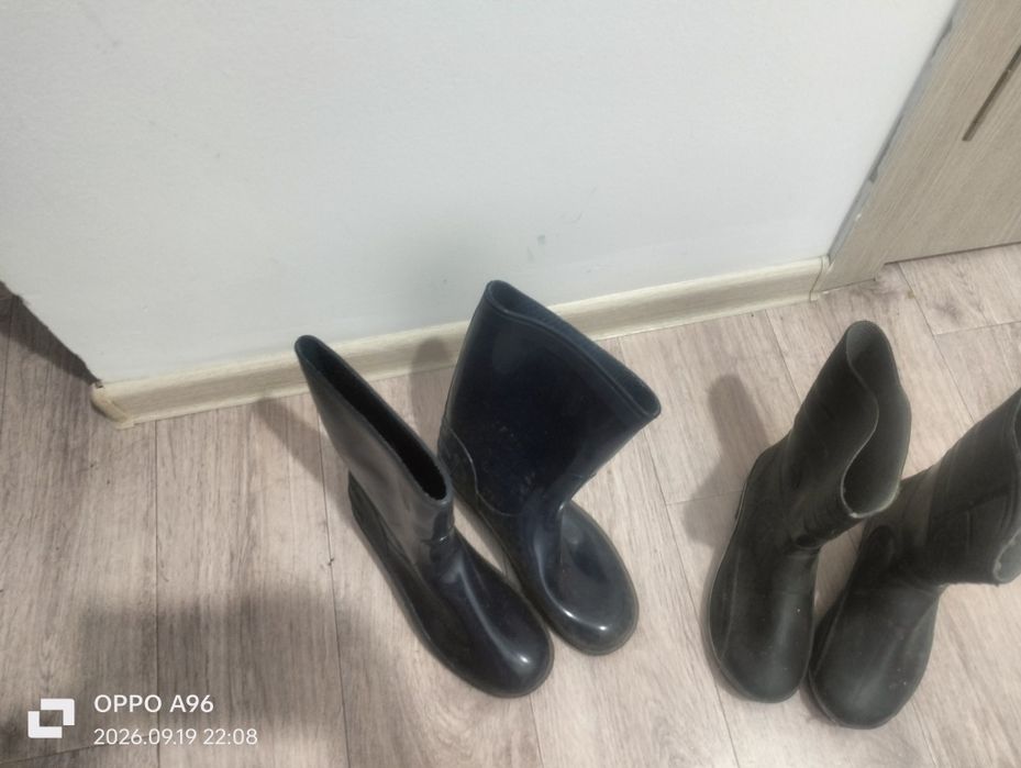Продам резиновые сапоги