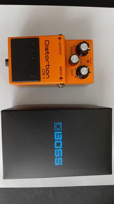 Гитарная педаль эффектов BOSS DS-1 Distortion