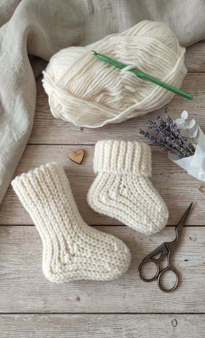 Вязаные носочки для малышей.