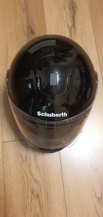 Продавам отваряема каска Schuberth C3