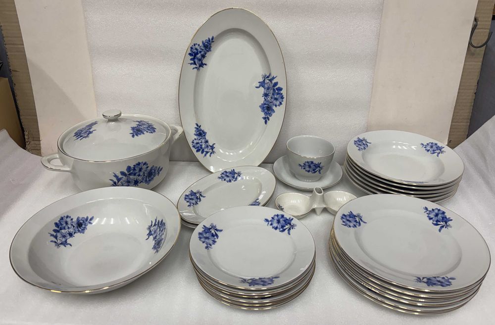 НОВ Български порцеланов сервиз за хранене - 25 части - Ретро !