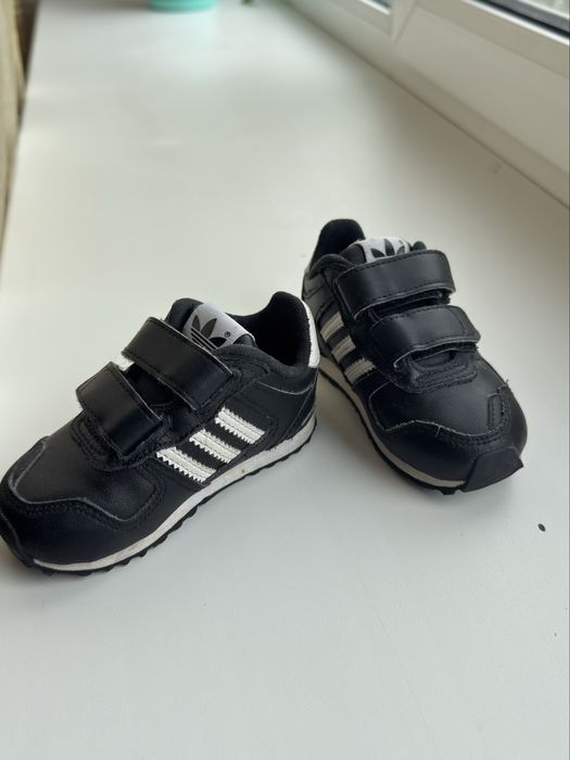 Кроссовки adidas