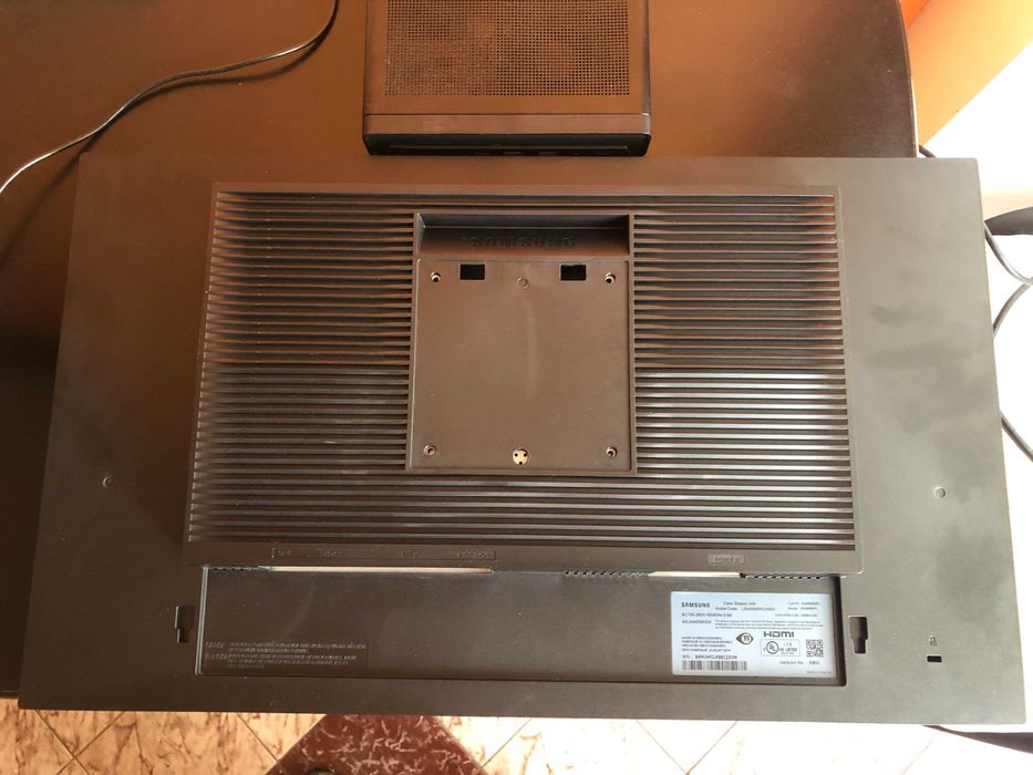 Samsung S24E650PL, 24", FHD 1920x1080, 16:9, 1000:1, 250 cd/m2, Говорители, USB HUB,без стойка, за стена