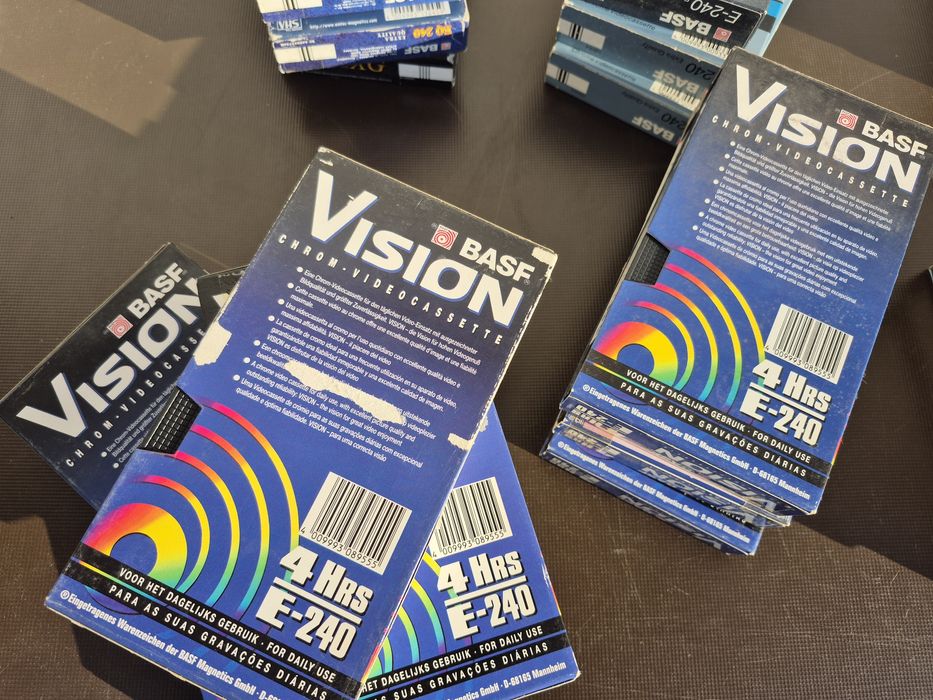 Vand lot 25 casete video marca Basf de 240 minute 

- HQ

- MESE