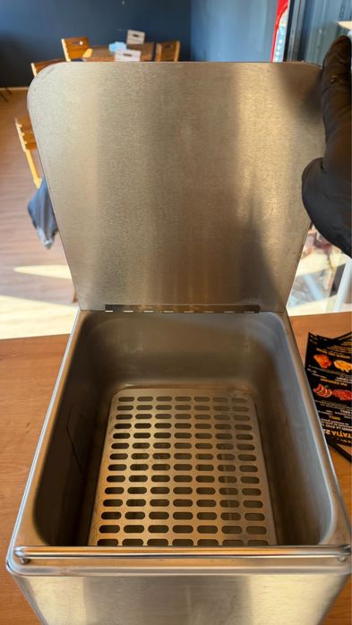 Aparat de fiert cremwursti