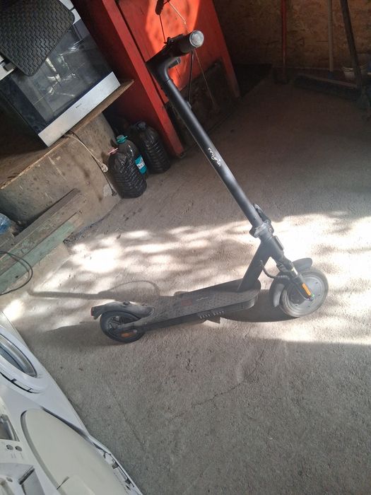 Vând  trotineta electrica  .