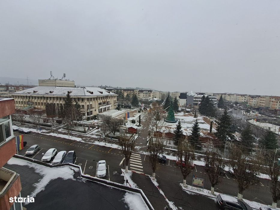 Vând apartament cu 5 camere,scara interioara,3 balcoane,ultracentral