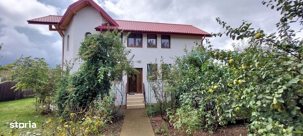 Vila 5 camere, teren 1070 mp, relizata in regie proprie