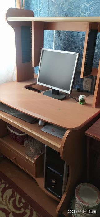 Стол для компьютера