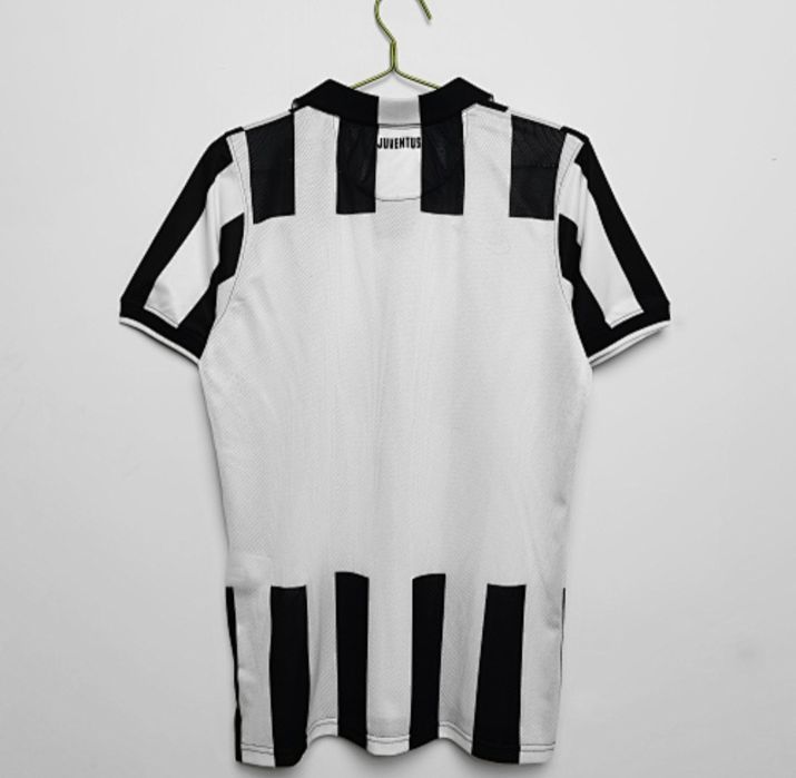 Tricou retro fotbal Juventus 2014/2015 (MĂRIMEA M) – Jeep / Nike, Home, Nou