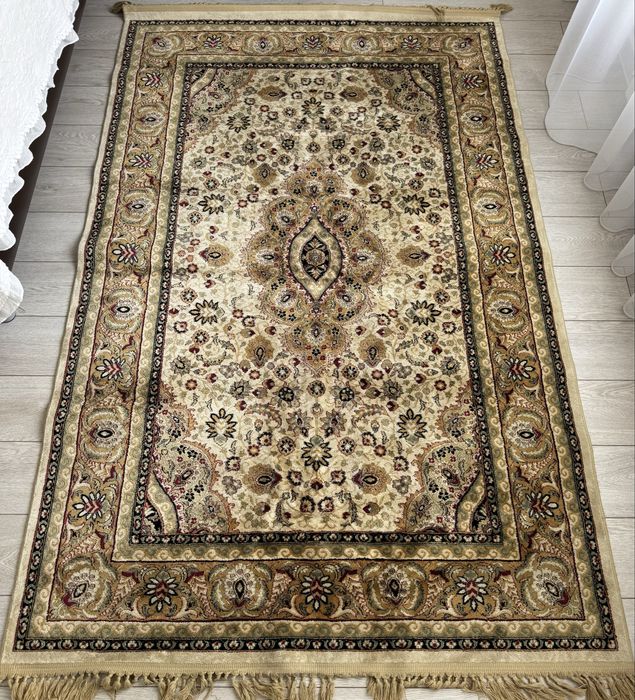 Продаю ковер в гостиную