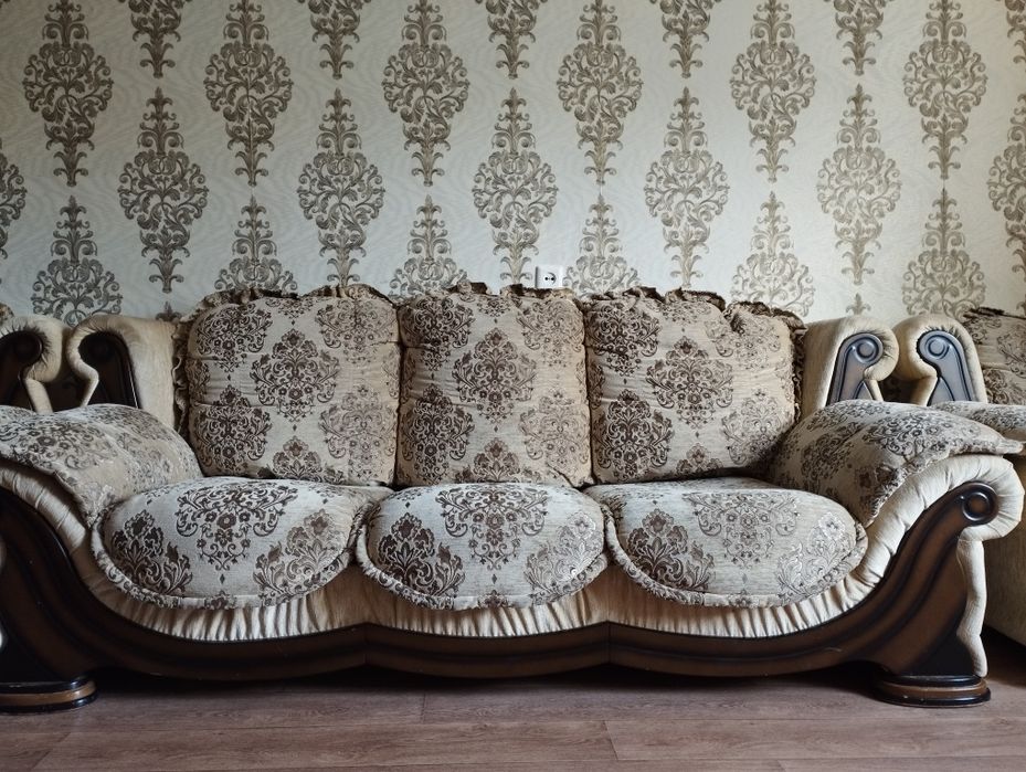 ПРОДАМ Диван и 2 кресла