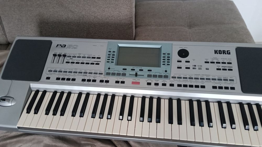 Vând Korg Pa 50 pt .piese