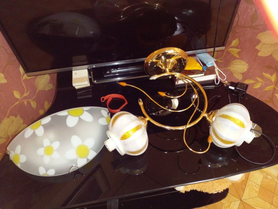 Люстра хорошем состоянии.