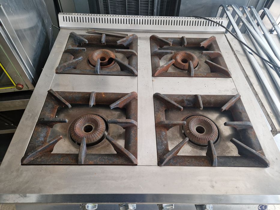 Aragaz 4 ochiuri la 380v sau pe gaz, cu banc sau de banc