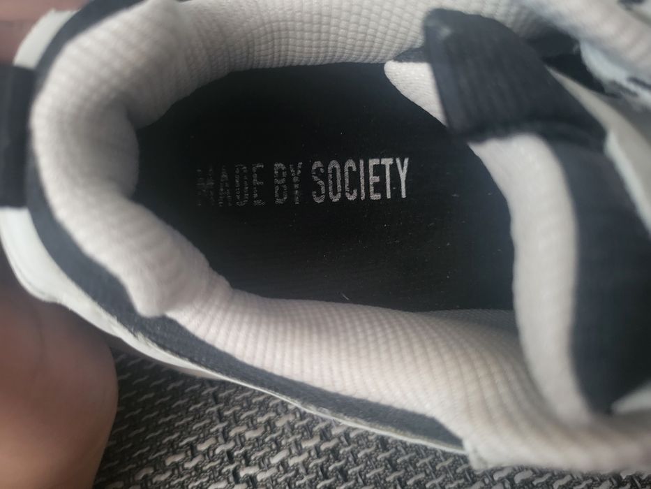 Vând păpuci made by society