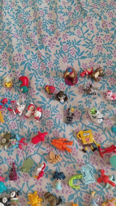 Продам киндер игрушки