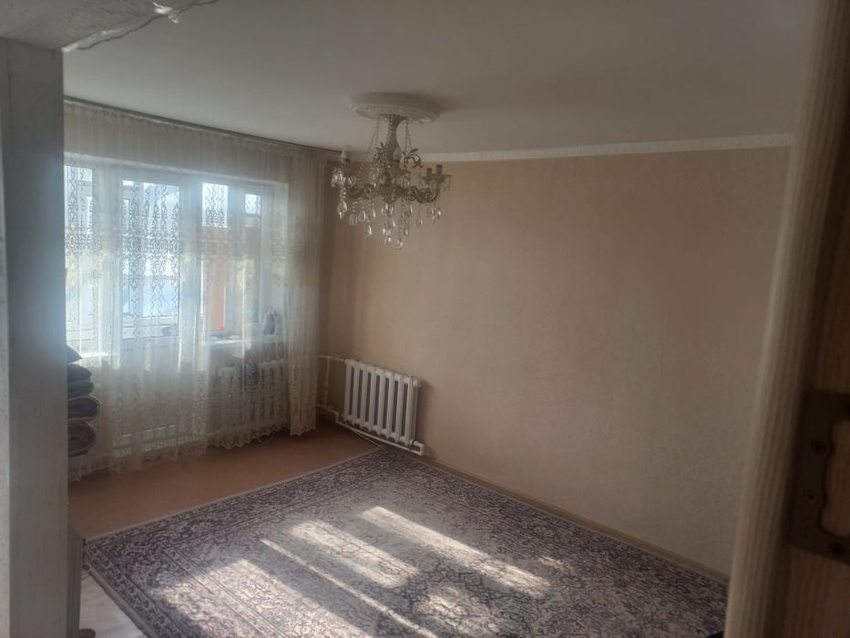 продам 1 комнатную квартиру срочно торг есть ремонт  2 этаж угловая