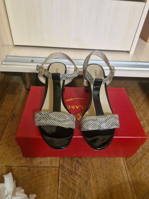 Продам босоножки