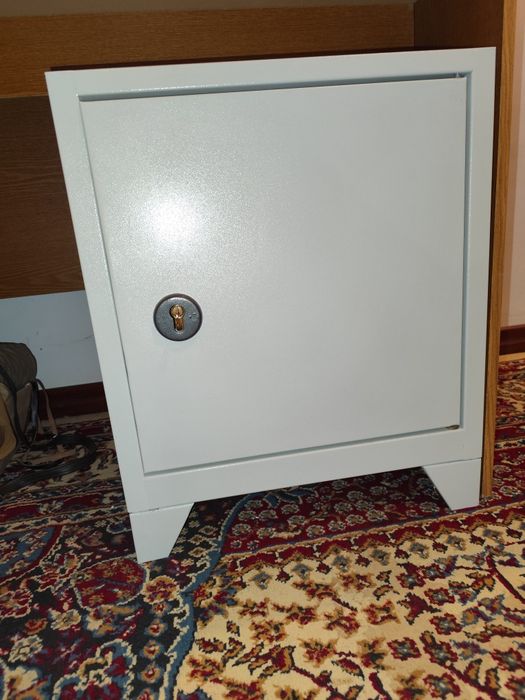 Сейф металличиский 99 $ срочно сотилади