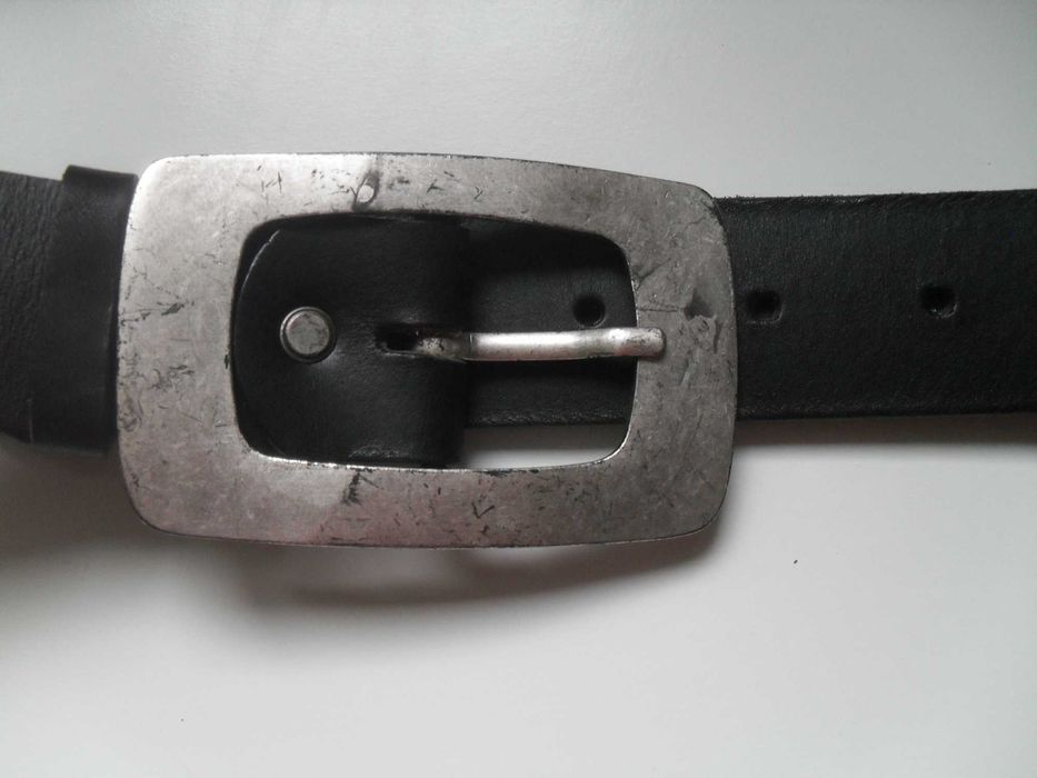 Дамски кожени колани - бял и черен - НОВ