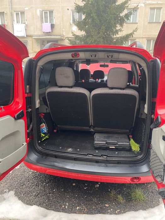 Vând Logan MCV  7 Locuri ,1.6 Benzina + GPL