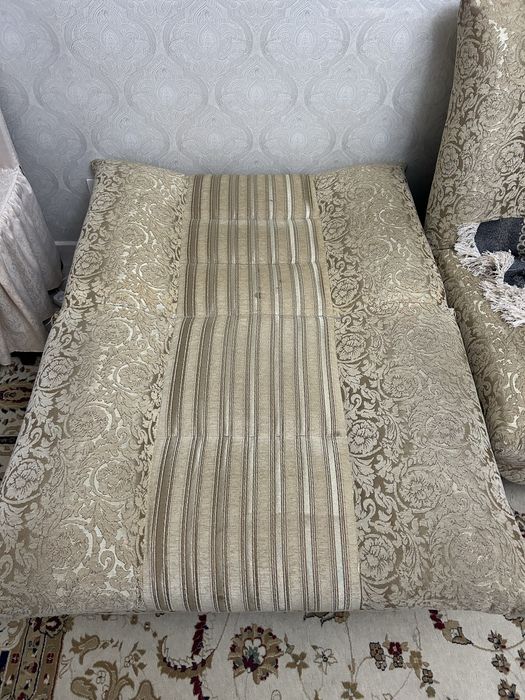 Продаю диван с креслами