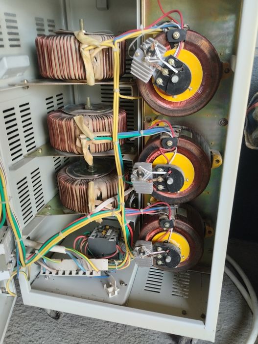 Стабилизатор напряжения