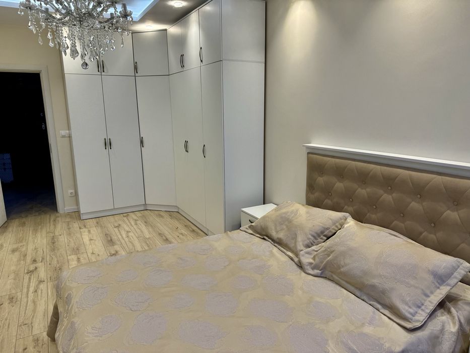 Дава се под наем Тристаен апартамент в Бургас, Център - 140 кв.м за 1296.42 € - Снимка #8