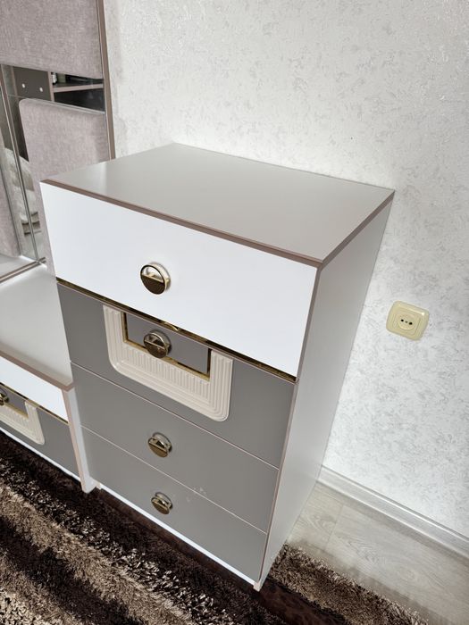 4 тартпалы шкаф почти новый көп қолданылмаған сапасы жаксы