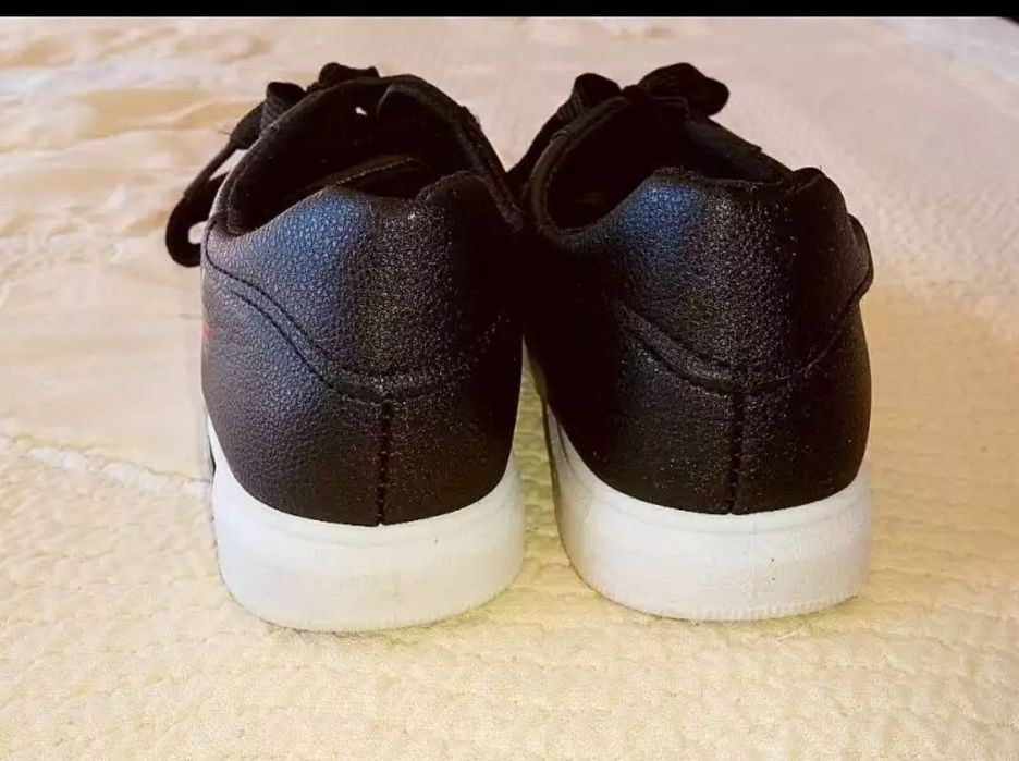 Adidasi Gucci mărimea 42