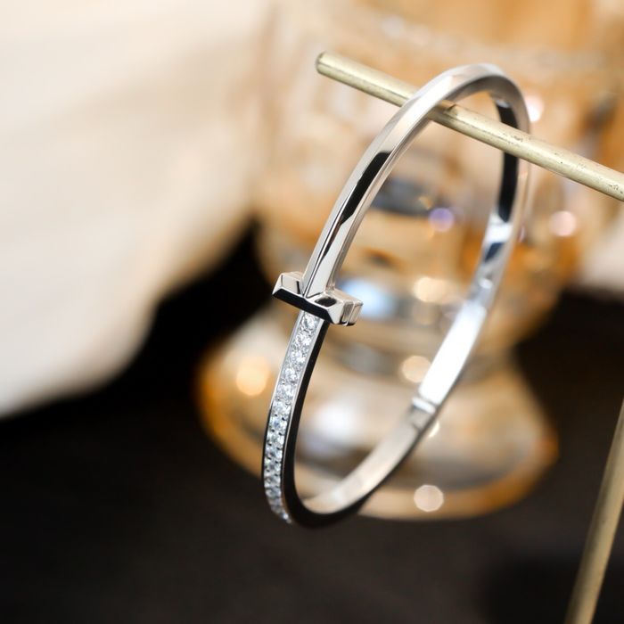 Bratara Tiffany & Co din colectia T Wire ! La comanda